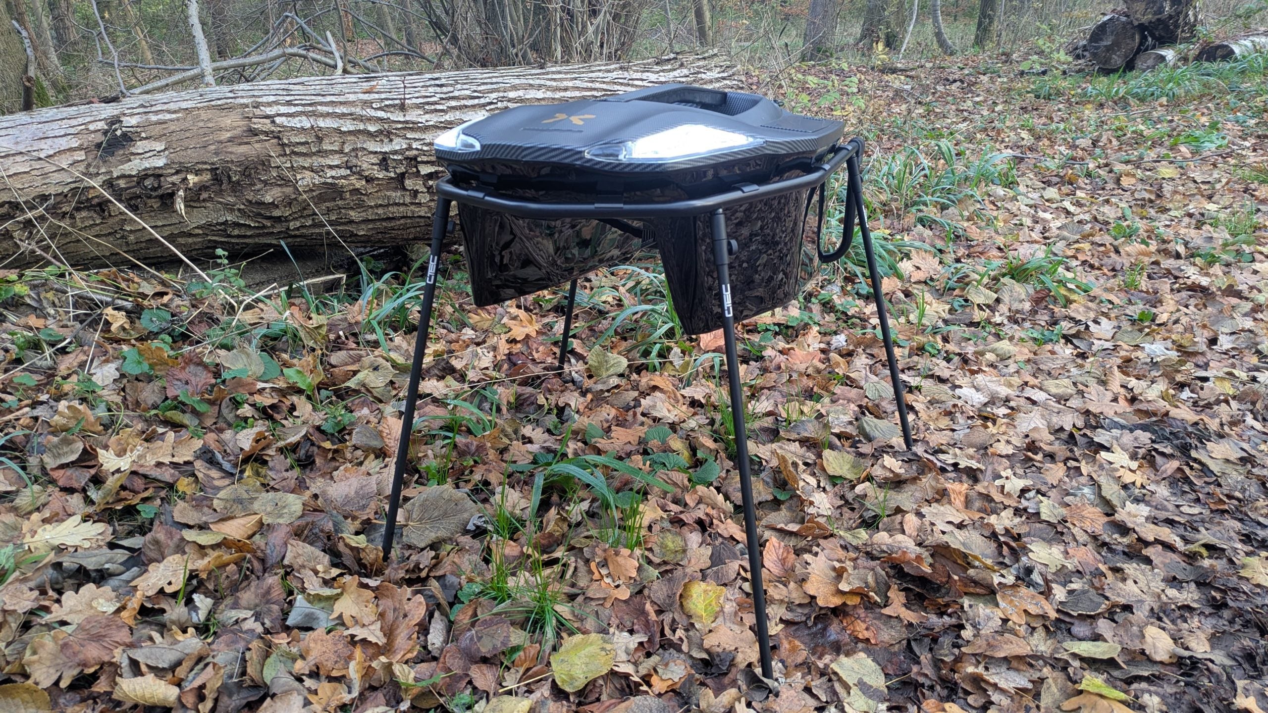 Carp Royal Toslon CR-X Baitboat Pod / Stand mit universalem Bankstick Gewinde