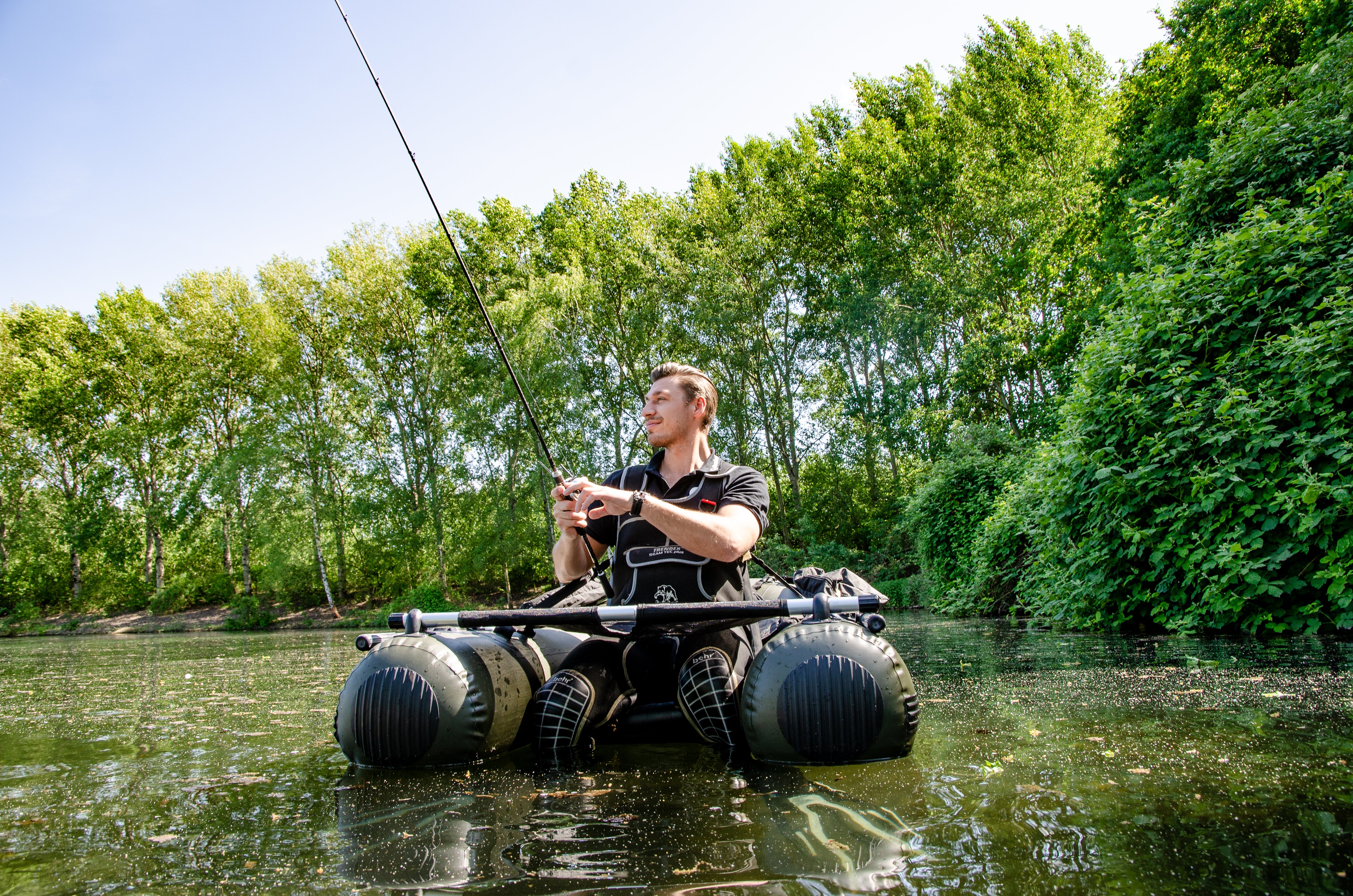 Allroundmarin Belly Boot 170 olivgrün mit Motorhalterung - Outdoor Monkey
