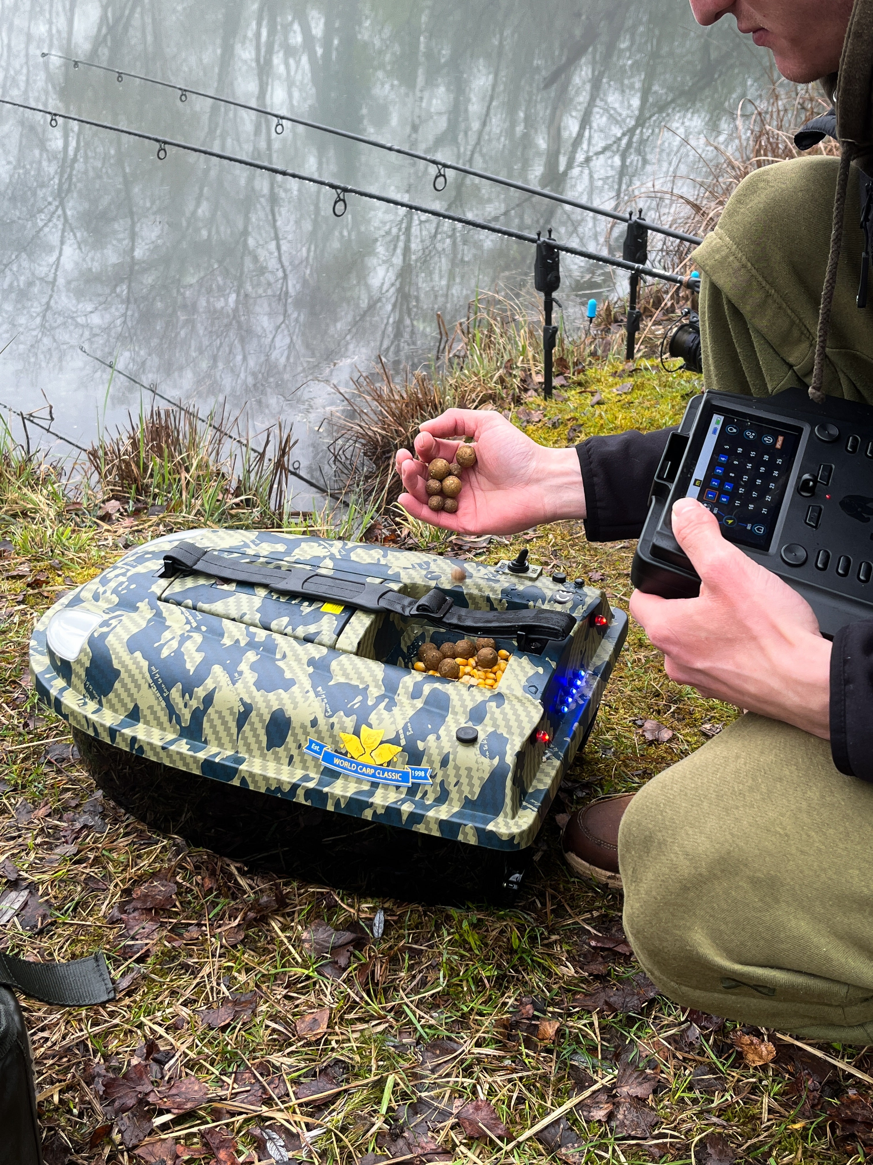 BearCreeks iPilot15 GPS Autopilot Futterboot: Kompakte Präzision für das Karpfenangeln mit Sonaroptionen