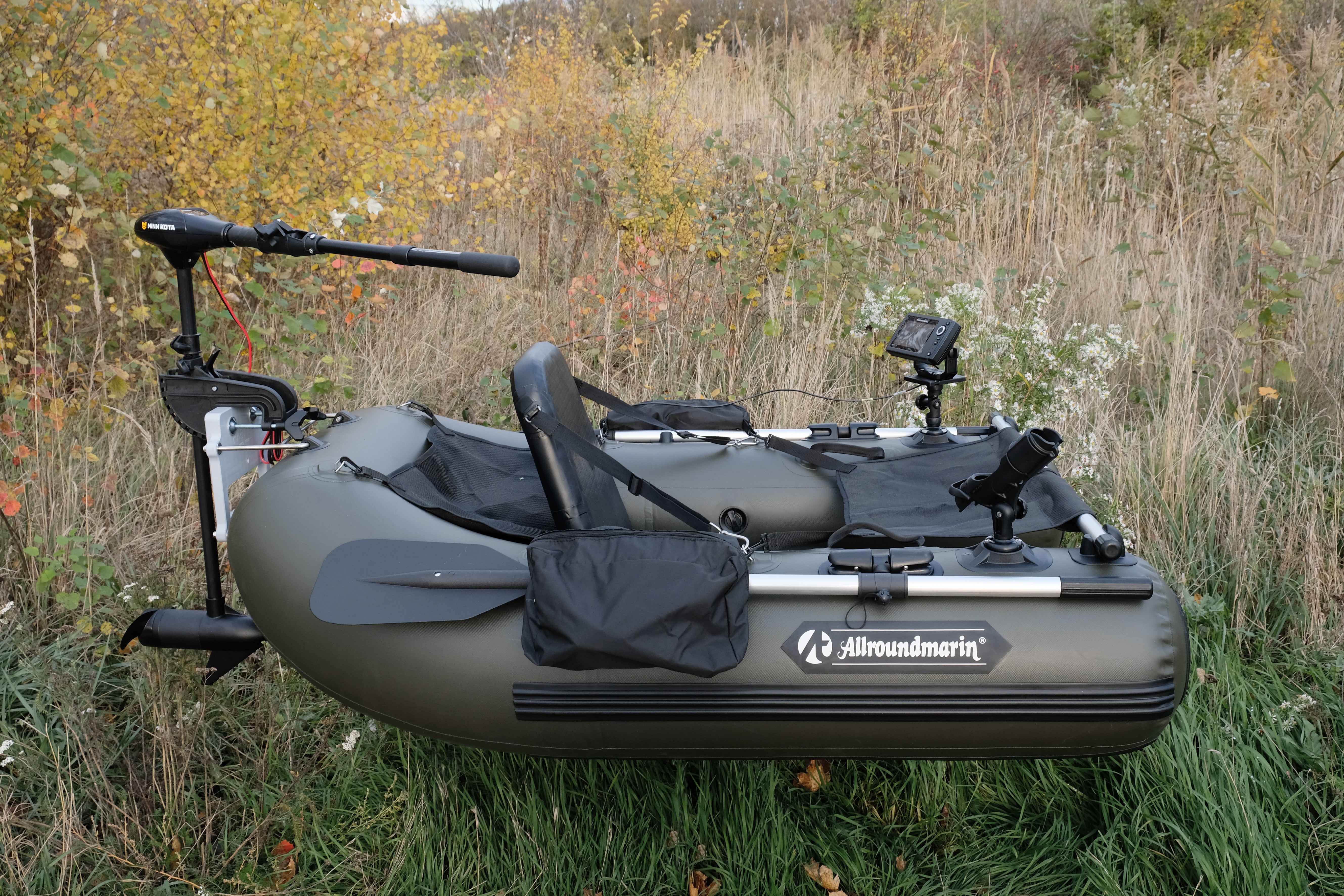 Allroundmarin Belly Boot 170 olivgrün mit Motorhalterung - Outdoor Monkey