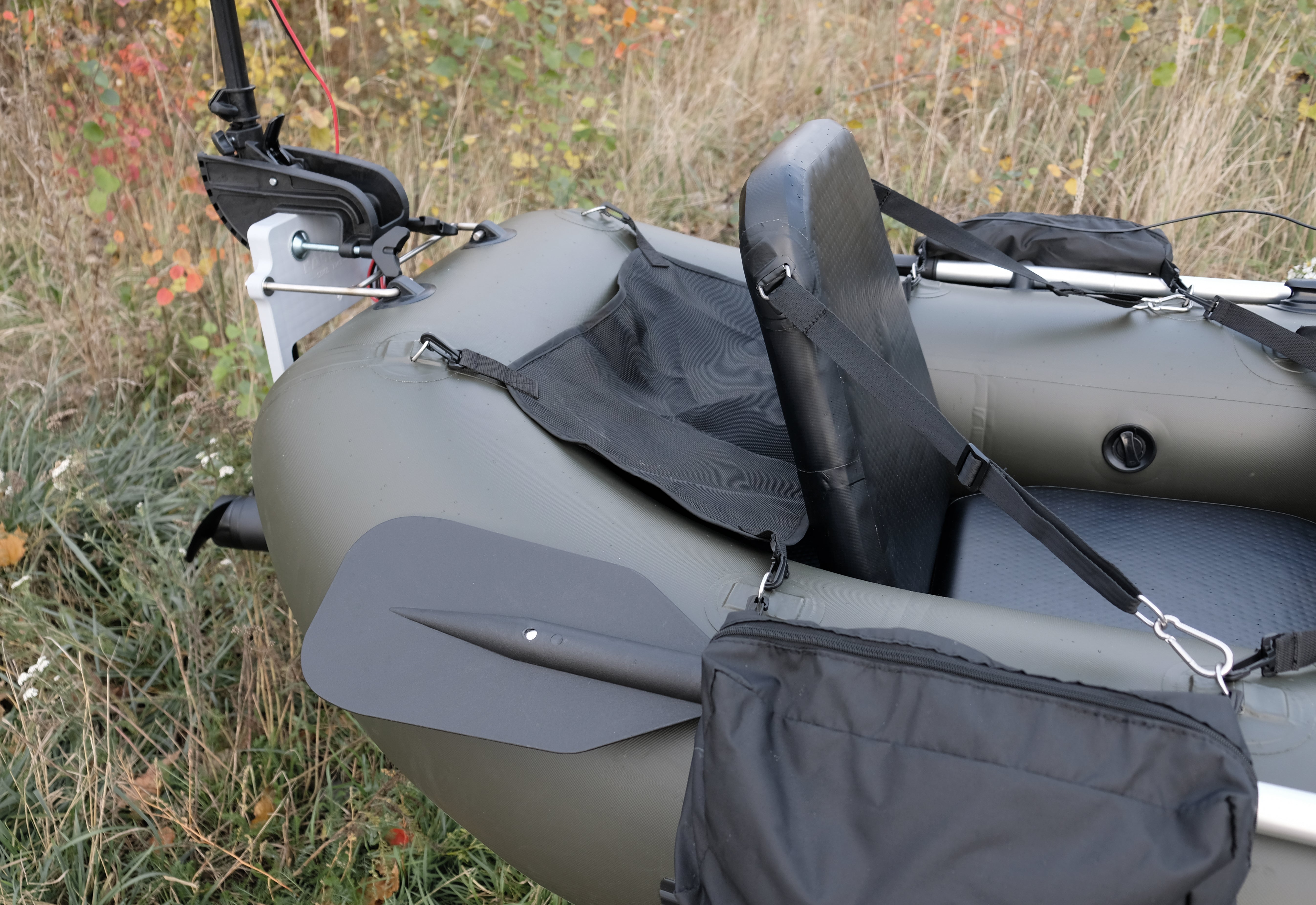 Allroundmarin Belly Boot 170 olivgrün mit Motorhalterung - Outdoor Monkey